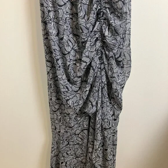 ASTR Mariah Ruched Floral Print Midi Dress in Black/White Medium - Picture 5 of 6